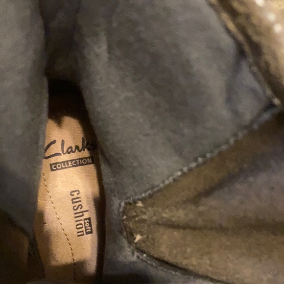 Clarks size 7 taupe boots - Picture 5 of 6